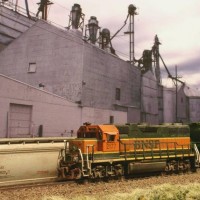 N-Scale Shots with photo backdrops (Grain Elev - Norman OK)
